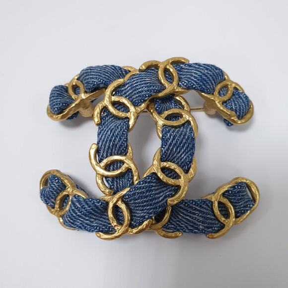 Chanel CC Denim Gold-Tone Chain Detail Brooch - Picture 5 of 6